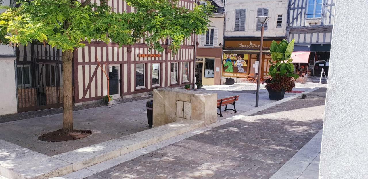 Au 36, Les Apparts Hotel Joigny Luaran gambar